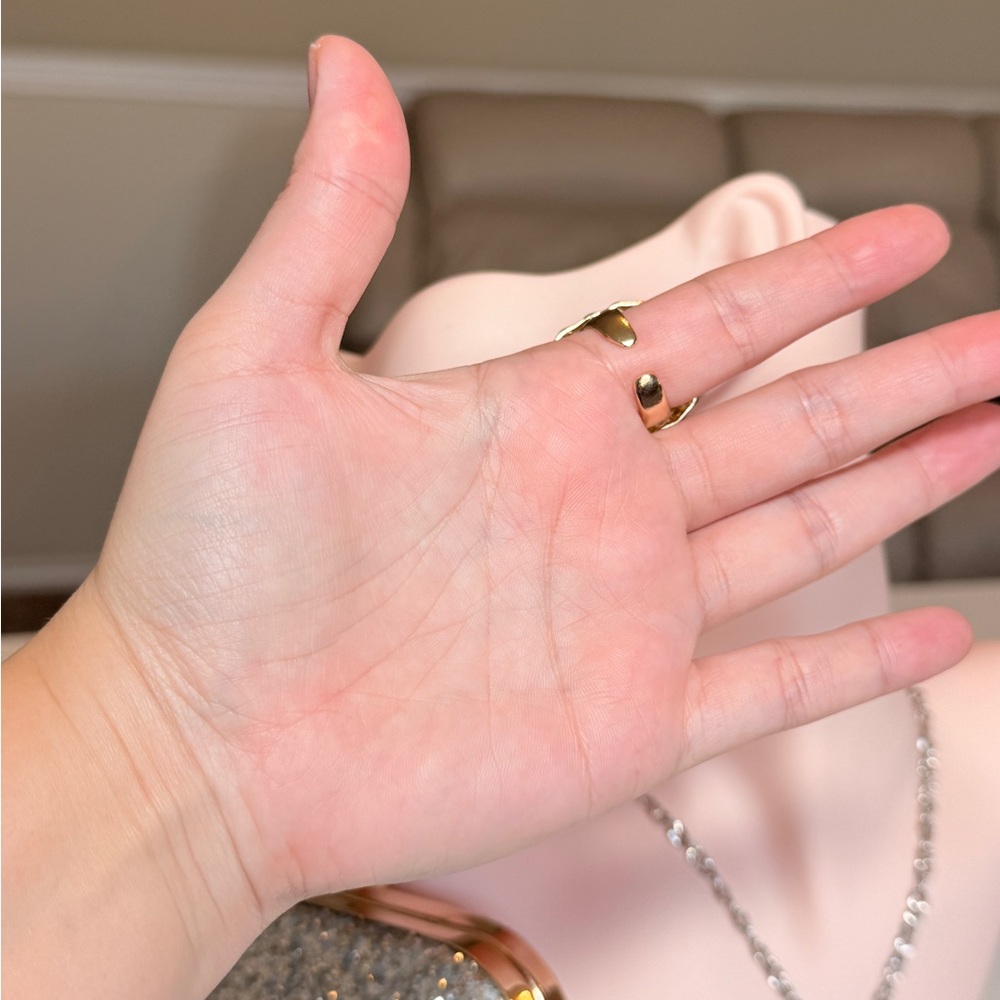 Casual Gold Statement Ring - Picture 4 of 6